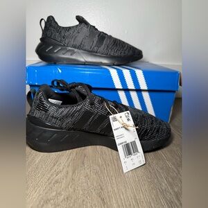 Adidas Swift Run 22 J Boys Black Running Shoes Sneakers Low Top Size 5